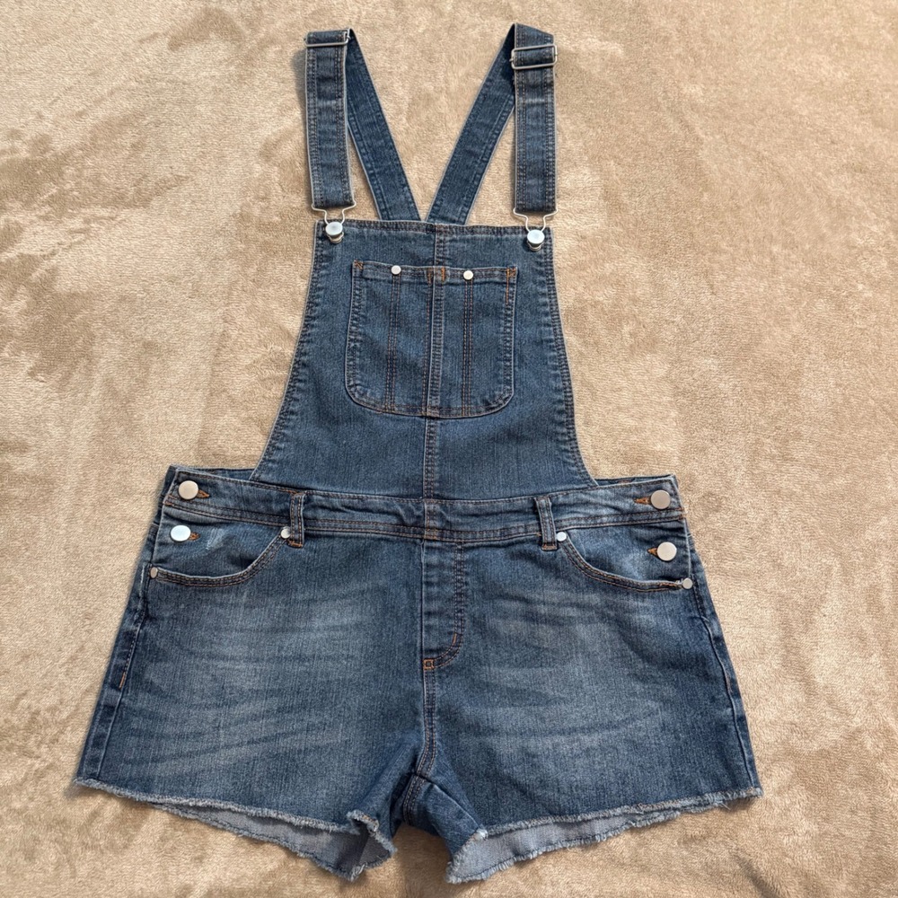Tinseltown Denim Couture Short Overalls Medium Wash Frayed Hem Size L